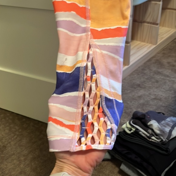 Lululemon Special edition Crops- size 6 - Picture 2 of 3